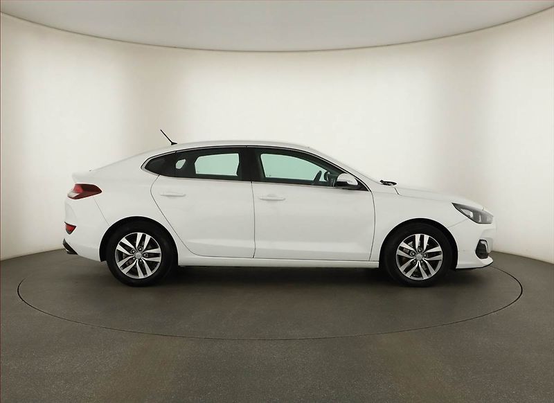 Hyundai i30 (2019) 1.6 CRDi, Tempomat - fotka 6 z 13
