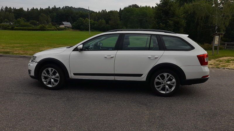 Škoda Octavia scout 4x4 DSG - fotka 8 z 44