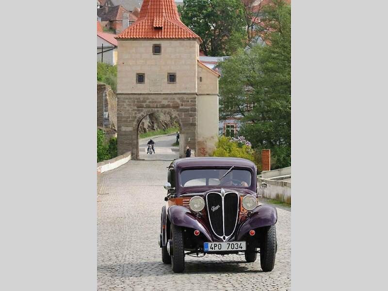 Májová jízda historických vozidel ve Stříbře.