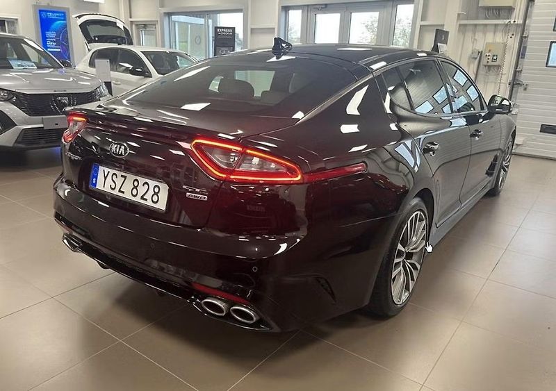 Kia Stinger 2.2 CRDI AWD GT Bílý in. HuD  - fotka 4 z 21