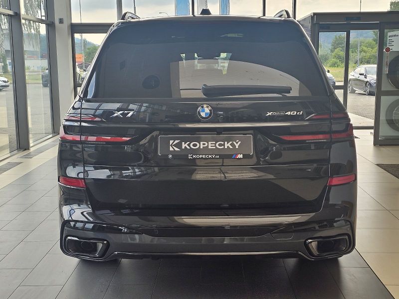 BMW X7 xDrive40d - fotka 5 z 36