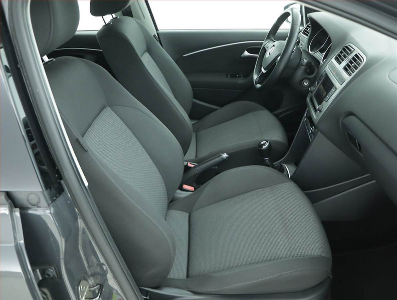 Volkswagen Polo (2014) Highline 1.2 TSI, Serv.kniha - fotka 9 z 15