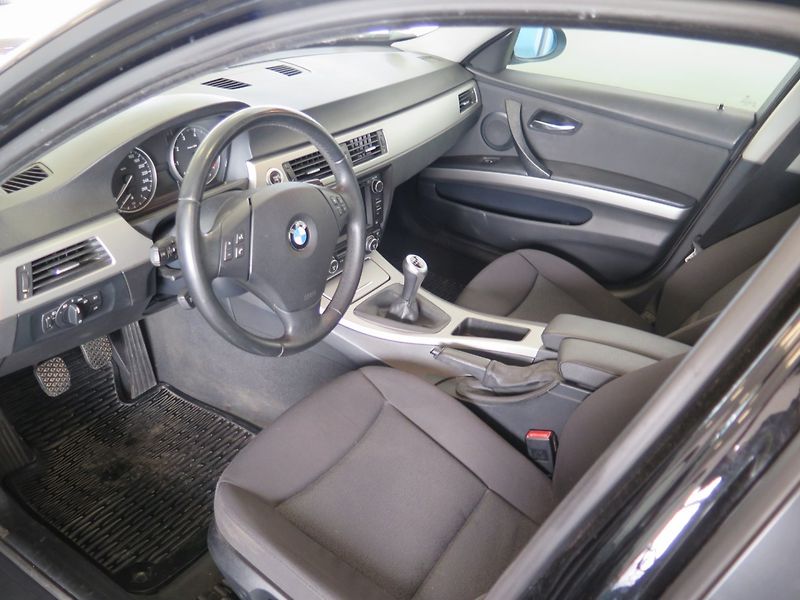 BMW Řada 3 (2008) 318i,klima,senzory,navi - fotka 14 z 27