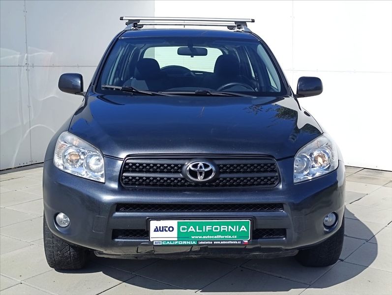 Toyota RAV4 2,2 D-4D 4x4 Aut.klimatizace - fotka 3 z 32