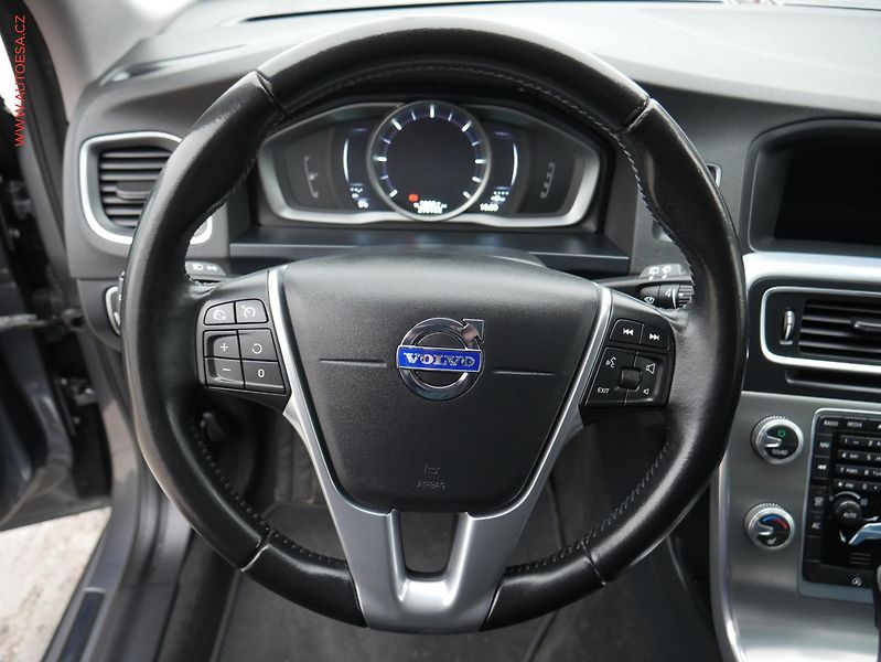 Volvo V60 (2015) 2.4 D4 Cross Country, AT - fotka 15 z 19