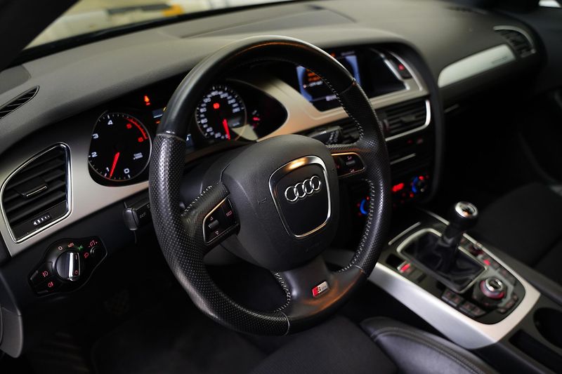 Audi A4 - fotka 14 z 25
