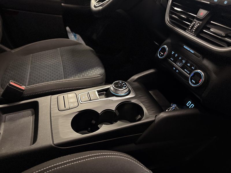 Ford Kuga (2022) 2.5 plev ,REZERVOVÁNO - fotka 18 z 47