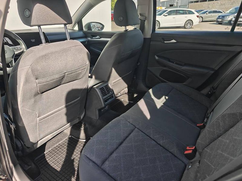 Volkswagen Golf Life 6G 1,5TSi - fotka 7 z 21
