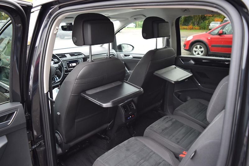 Volkswagen Touran (2017) 1.4TSI 110kw HIGHLINE BMT WEBA - fotka 17 z 51