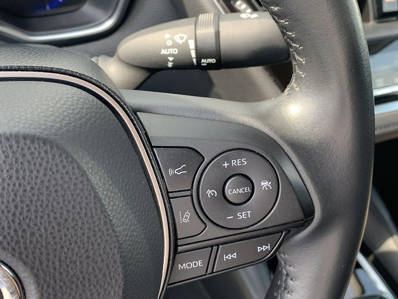 Toyota Corolla SD COMFORT STYLE TECH 1.5 VVTi - fotka 19 z 28