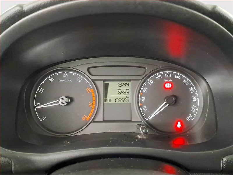 Škoda Fabia (2009) 1.2, nová STK, jezdí dobře - fotka 11 z 15