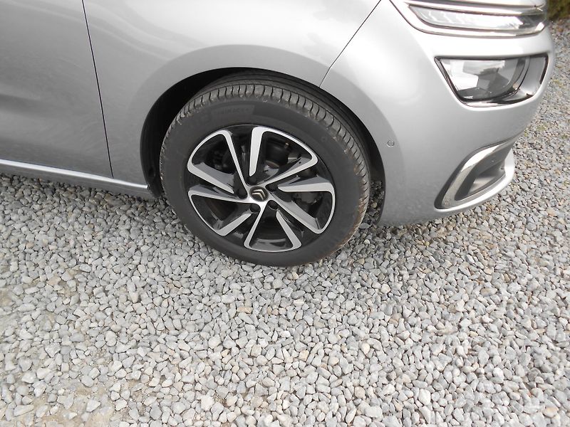 Citroën SpaceTourer 1.6HDi,NAVI, Tažné, Automat!! - fotka 13 z 45