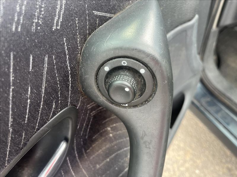 Renault Laguna 1,9 dCi TAŽNÉ SERVIS STK 3/28 - fotka 25 z 33