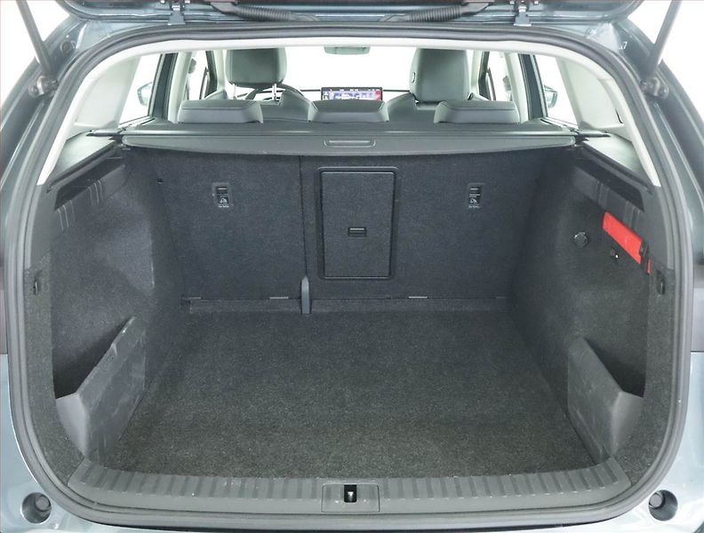 Škoda Enyaq (2021) Suite iV 80 (82 kWh), SoH 93% - fotka 14 z 23