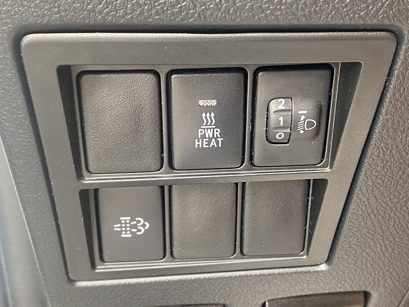 Toyota Hilux 2.4D, ČR, Active, tažné, 4x4 - fotka 27 z 32