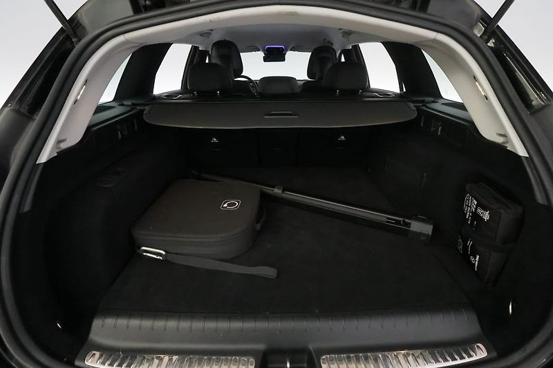 Mercedes-Benz Třídy C 300e Avantgarde Premium 360 - fotka 25 z 26