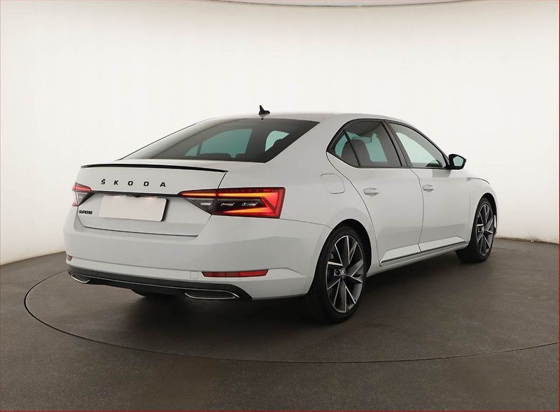 Škoda Superb (2024) Sportline 2.0 TDI - fotka 5 z 26