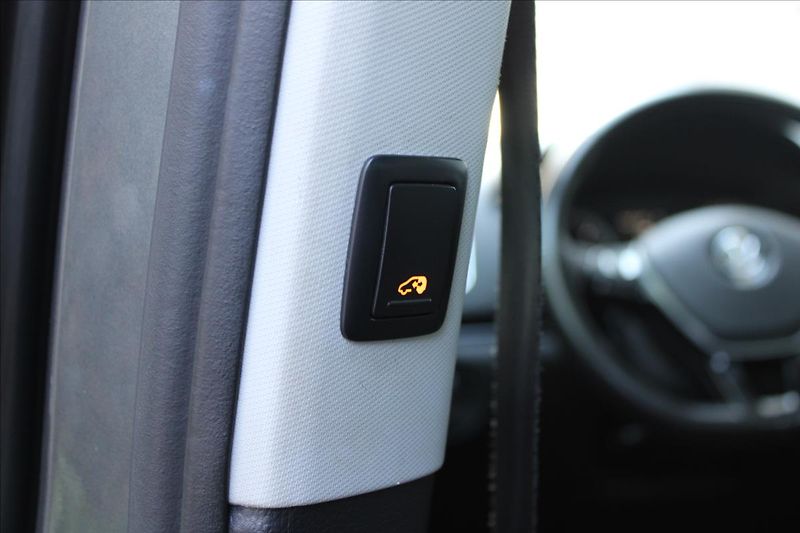Volkswagen Sharan 2.0 TDI / DSG / TOP-VÝBAVA - fotka 37 z 48