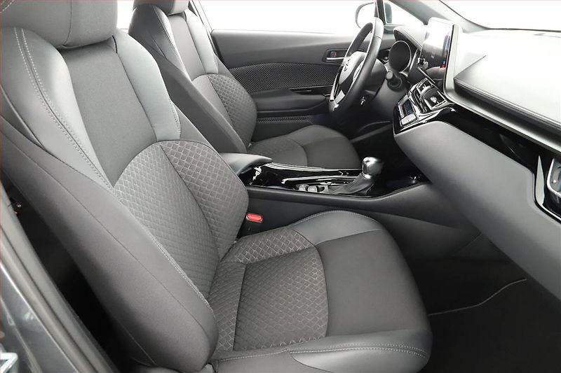 Toyota C-HR (2023) 1.8 Hybrid - fotka 7 z 20