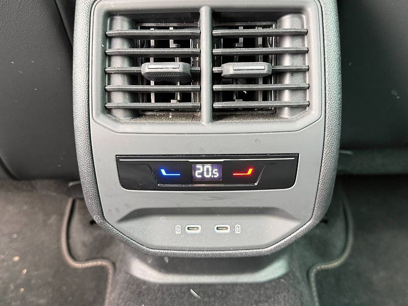 Cupra Formentor (2022) 2.0 TSI 140 kW DSG 4WD - fotka 23 z 27