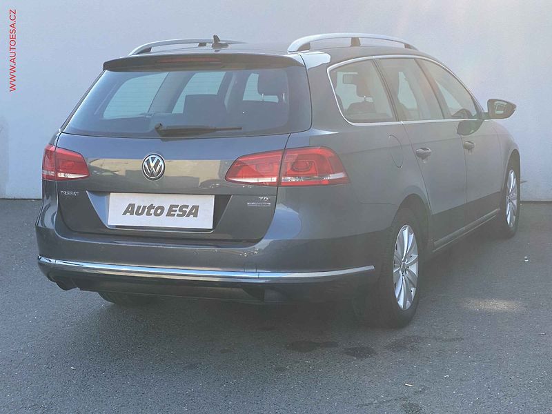 Volkswagen Passat (2013) 1.6 TDi, Comfortline, navi - fotka 4 z 18