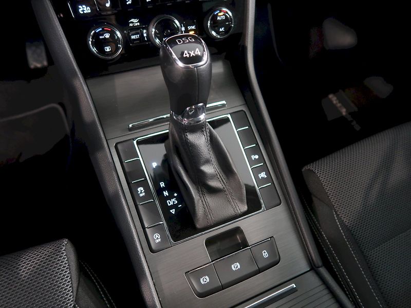 Škoda Superb (2021) STYLE 2.0TDI 147KW 4x4 DSG TAŽ - fotka 34 z 42