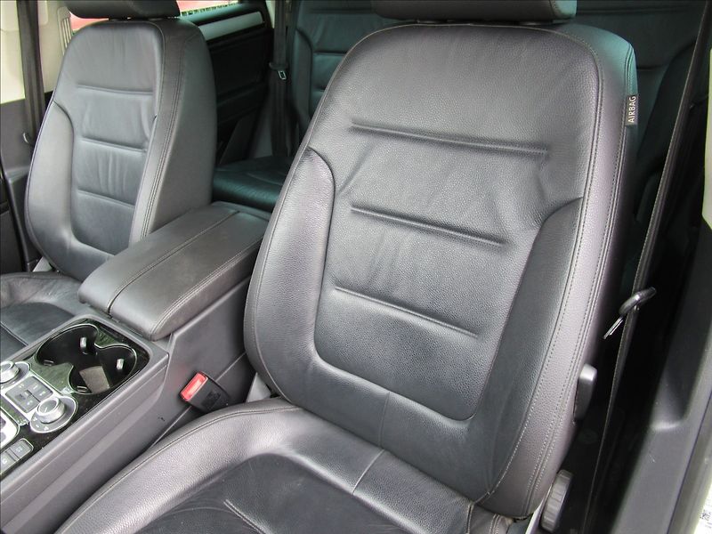 Volkswagen Touareg 3.0TDi V6  R-Line, 4x4, Bi-Xen - fotka 14 z 48
