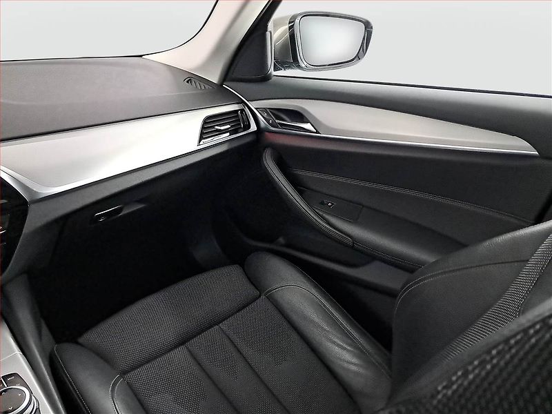 BMW Řada 5 (2017) 520d, Automat, Kůže, Navi - fotka 8 z 26