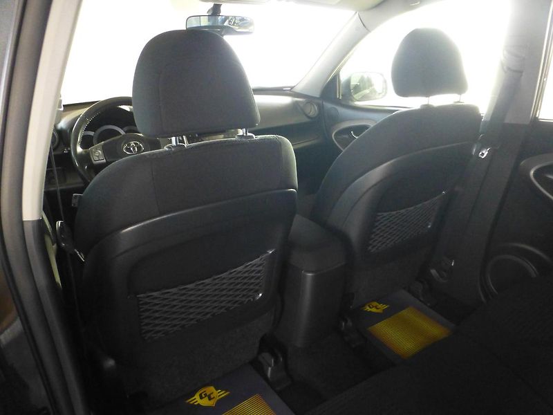 Toyota RAV4 (2009) 2,2 D-4D*ALU**TAŽNÉ**4X4 - fotka 15 z 25