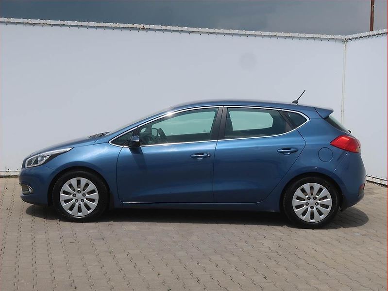 Kia Ceed (2013) Silver 1.6 GDI, Serv.kniha - fotka 3 z 14