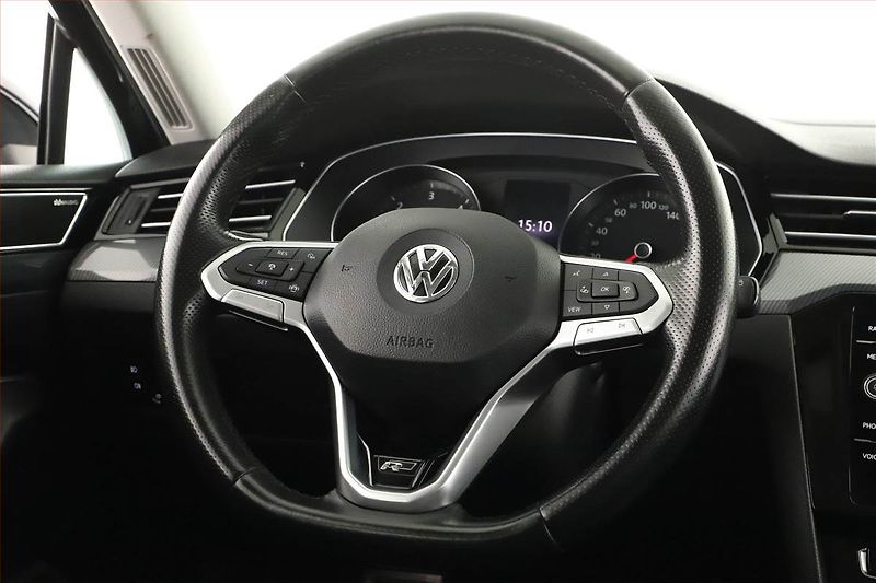 Volkswagen Passat (2020) R-Line 2.0 TDI - fotka 17 z 19