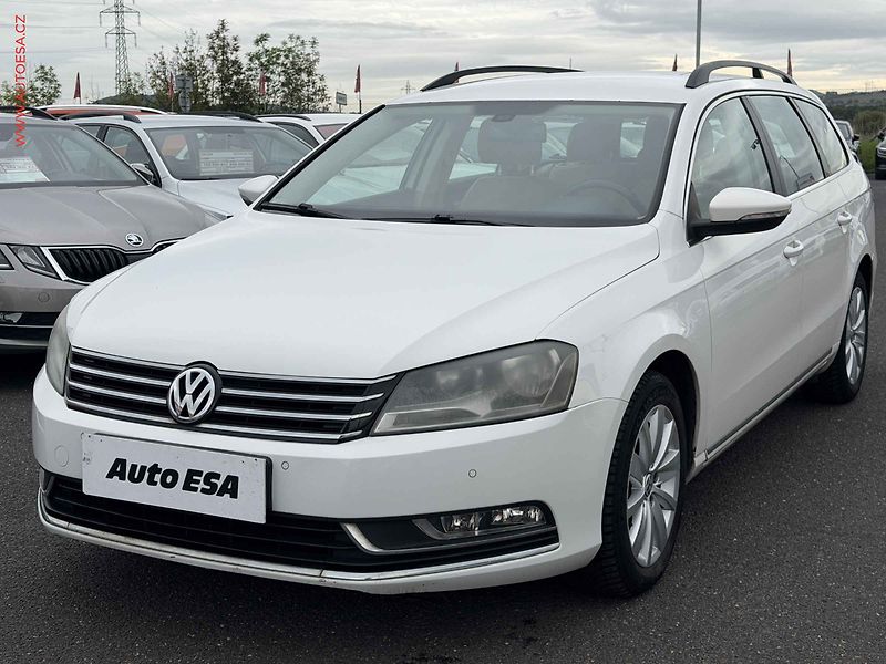 Volkswagen Passat (2012) 2.0TDi, DSG, výhřev sed - fotka 3 z 17