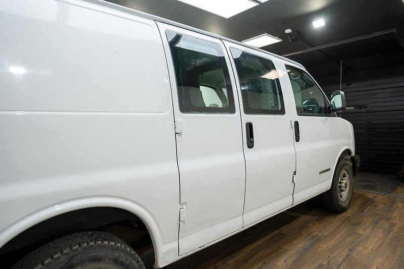 GMC Savana 4.8 V8 Vortec 208 kW - fotka 18 z 32