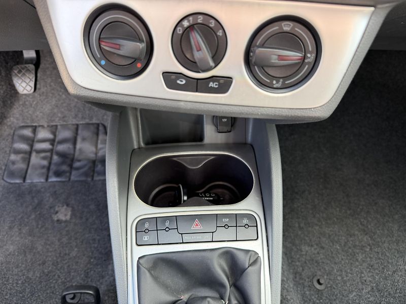 Seat Ibiza 1.4i - fotka 17 z 22