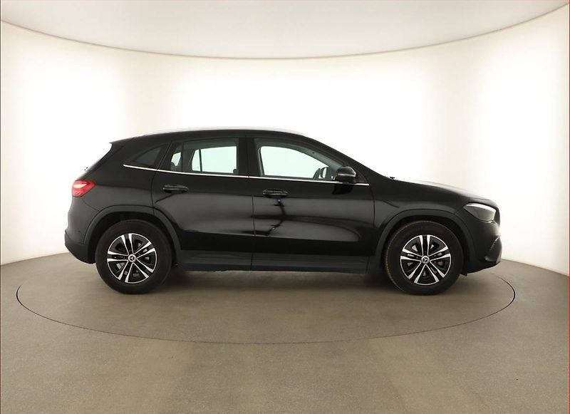 Mercedes-Benz GLA (2024) 200 d - fotka 6 z 18