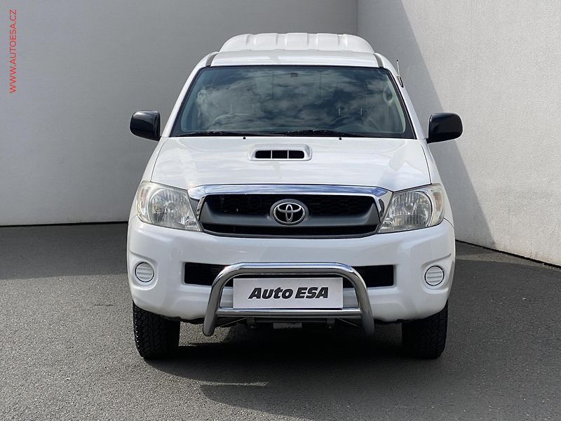 Toyota Hilux (2012) 2.5 D 4x4 DoubleCab, ČR, TZ - fotka 2 z 15