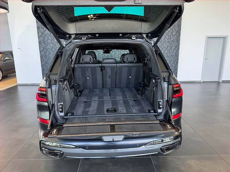 BMW X7 (2024) xDrive40i - fotka 10 z 25