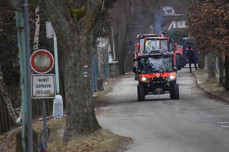 Táta, brácha a já, jedeme v tom spolu. V Suchém pořádali v pondělí vánoční jízdu traktorů.