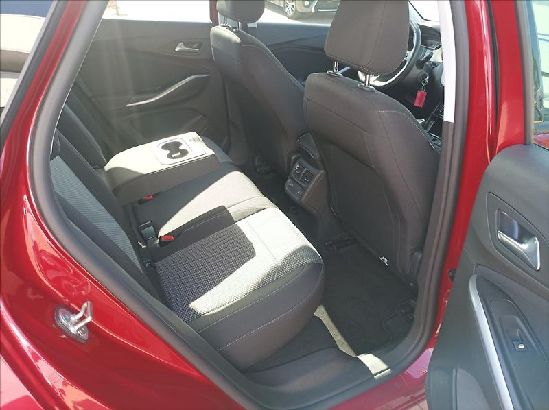Opel Grandland X 1,2 Turbo - fotka 8 z 23