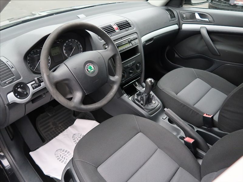 Škoda Octavia 1,6 FSi,85kW,NovéČR,klima - fotka 9 z 19