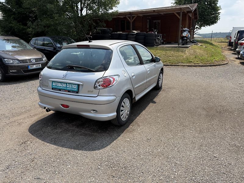 Peugeot 206 1.4i - fotka 6 z 21
