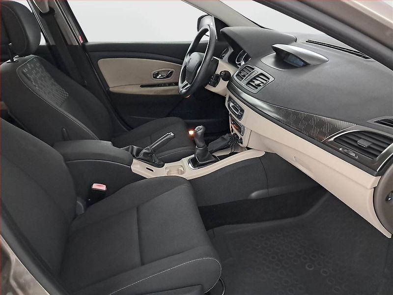 Renault Mégane (2012) 1.5 dCi, po STK, Tažné - fotka 9 z 16