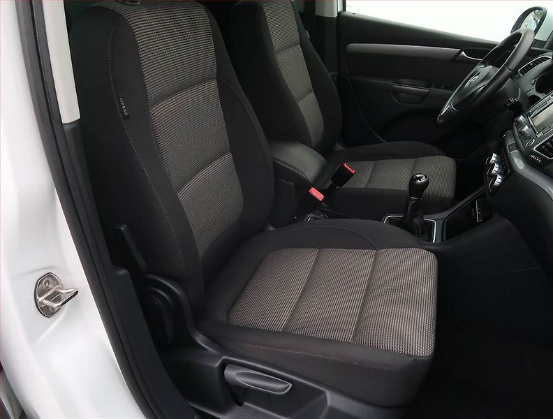 Volkswagen Sharan (2015) 2.0 TDI, 7 míst, Navi - fotka 9 z 28