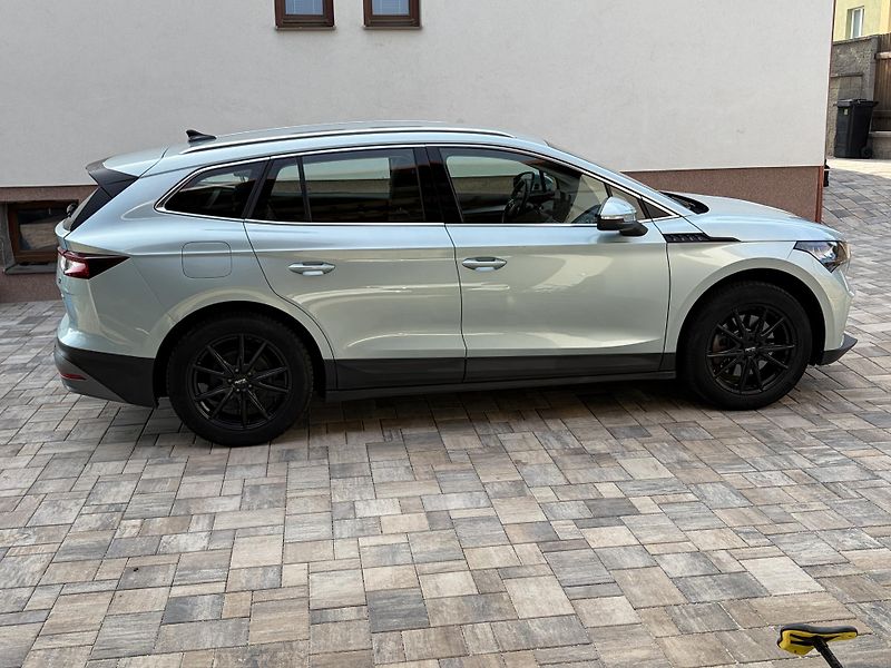 Škoda Enyaq (2022) 80, SOH 93%,TČ, 2 x kola - fotka 4 z 17