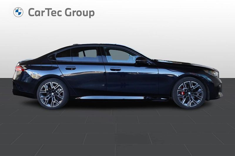 BMW i5 xDrive 40 - fotka 4 z 32