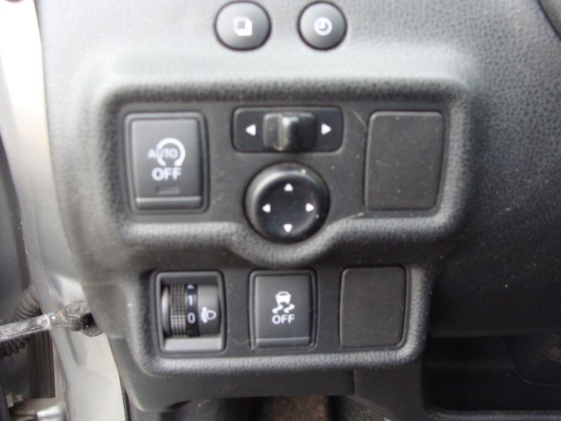 Nissan Note 1.5 DCi, 66 kW, klimatizace - fotka 11 z 23