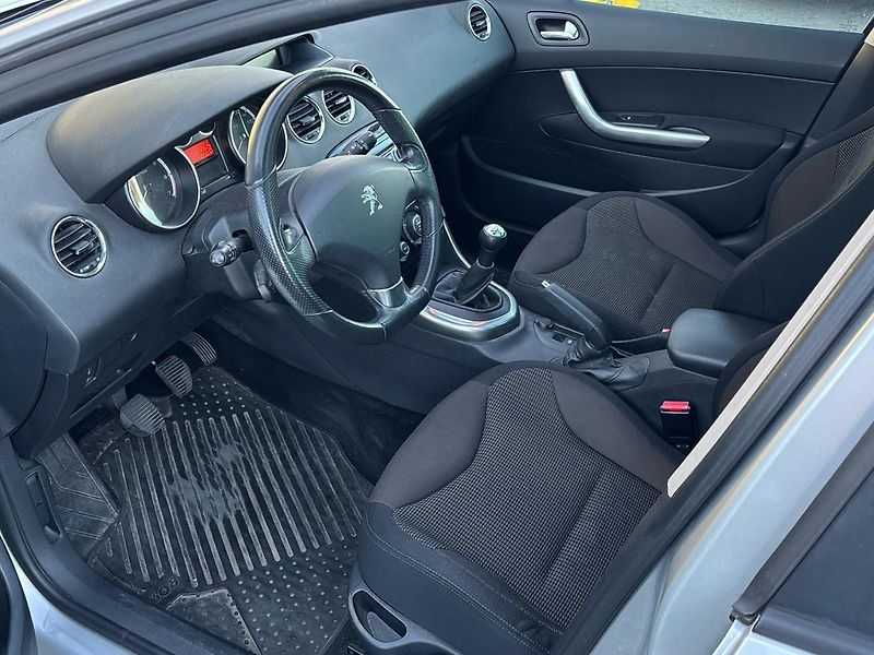 Peugeot 308 SW - fotka 9 z 9