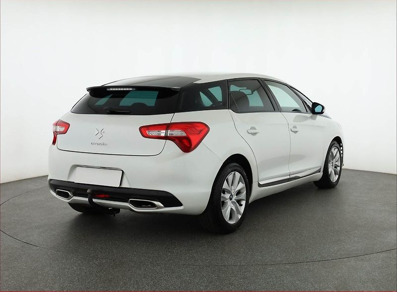 Citroën DS5 (2015) 2.0 BlueHDi, Automat, Navi - fotka 5 z 19