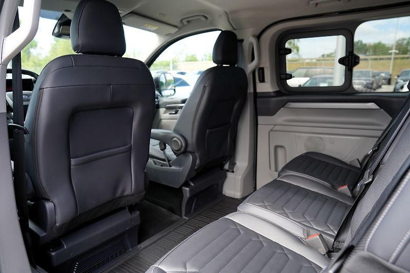 Ford Tourneo Custom 2.0 EcoBlue 4x4 Titanium/Autom - fotka 31 z 48