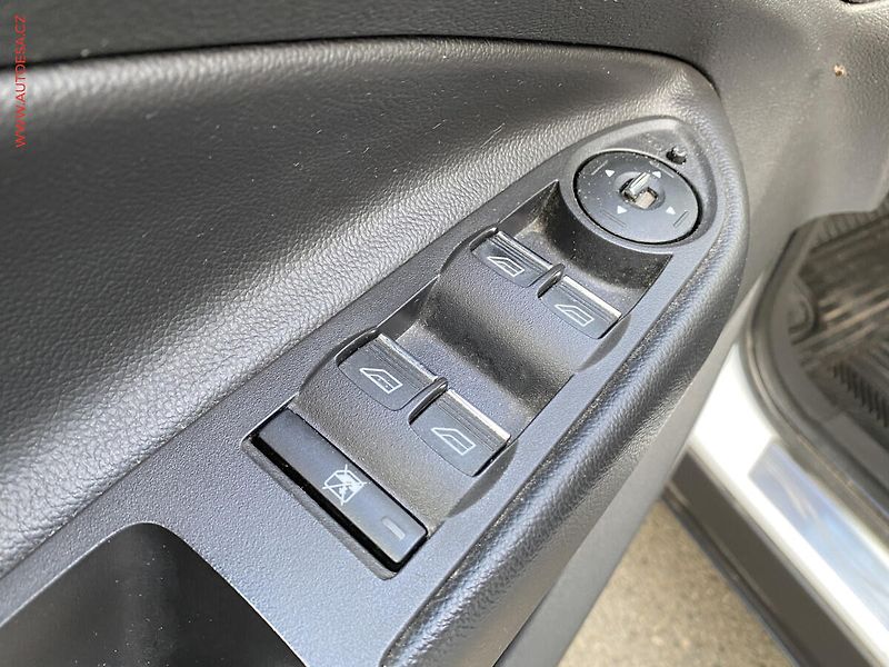 Ford Kuga (2013) 2.0 TDCi 4x4, Titanium - fotka 13 z 18